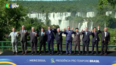 20.12.2025 (Foz do Iguaçu - PR) Imagens da foto oficial dos presidentes e chefes de delegação dos Estados do Mercosul