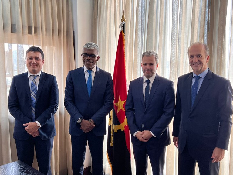 Brasil e Angola discutem oportunidades de parcerias no setor de transportes