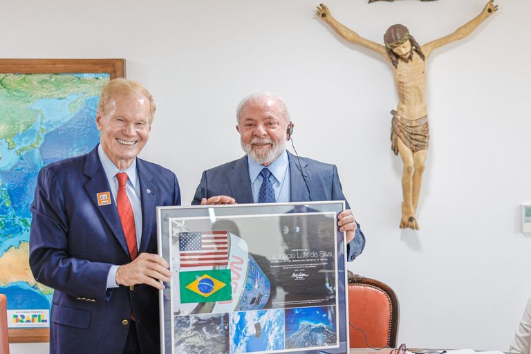 Presidente Lula recebe embaixadora dos EUA e administrador da NASA no Planalto