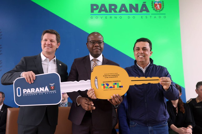 Com investimento de R$ 3 milhões, governo federal entrega 24 veículos e equipamentos para Conselhos Tutelares do Paraná