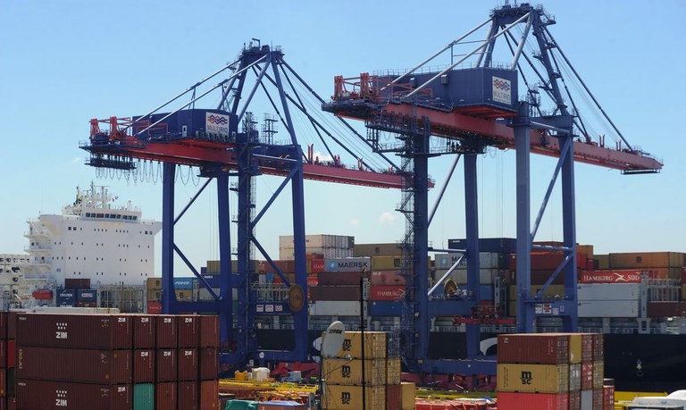Exportações crescem 5,9% até terceira semana de agosto