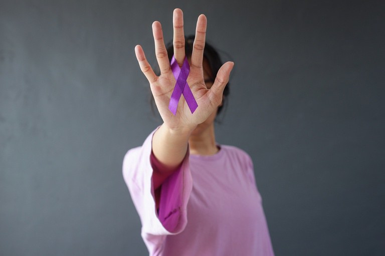 Hospitais Universitários da Rede Ebserh oferecem atendimento especializado a mulheres vítimas de violência