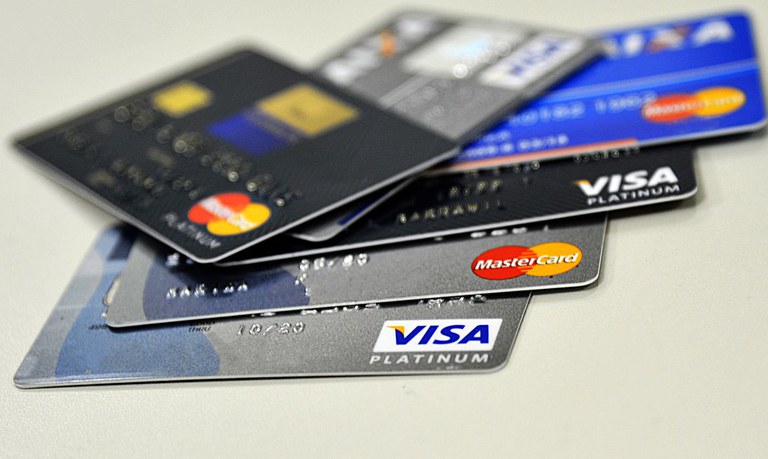 Juros do rotativo do cartão de crédito devem cair em até 90 dias