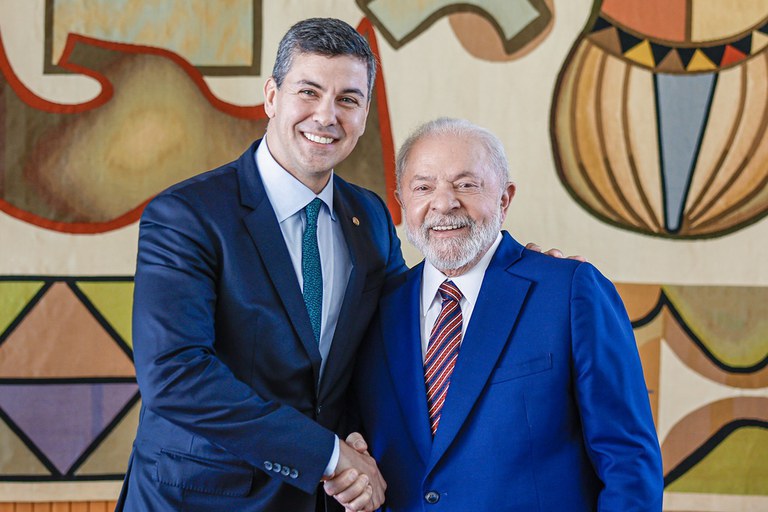 Lula participa da posse do presidente do Paraguai nesta terça (15/8), em Assunção