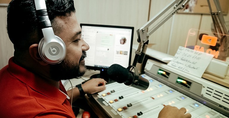 MCom autoriza novas rádios FM em sete municípios brasileiros