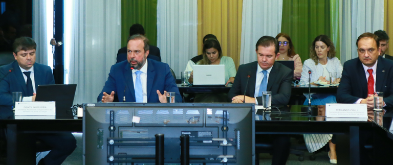 Alexandre Silveira convoca comitê para levantar informações e reforçar apuração de falhas no sistema elétrico