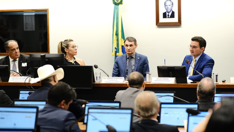 Na Câmara dos Deputados, ministro Celso Sabino destaca ações à frente do MTur