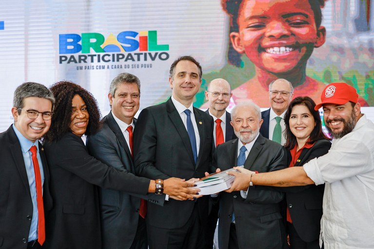 Presidente Lula assina o PPA mais participativo da história