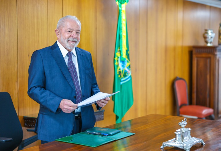 Presidente Lula sanciona, nesta segunda-feira (28), nova política de valorização do salário mínimo e reajuste de isenção do Imposto de Renda