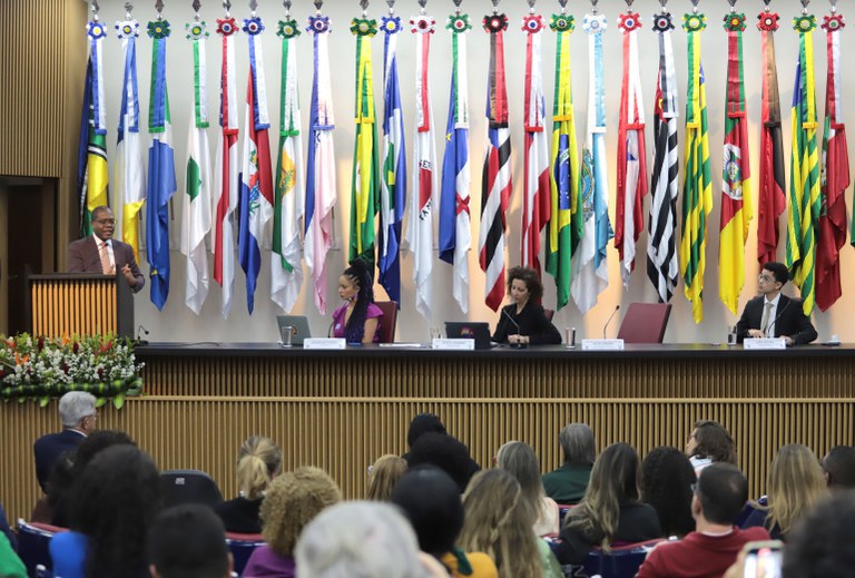 Silvio Almeida defende desnaturalização da violência em seminário sobre futuro da educação e cultura em direitos humanos no Brasil
