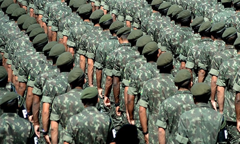 Tese da AGU prevalece no STF e preserva mudanças na reforma de militares temporários