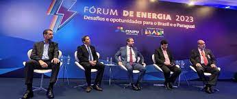 "Transição energética é prioridade do Brasil", afirma Alexandre Silveira em fórum no Paraná