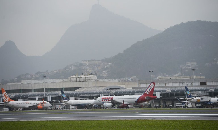 Aéreas e aeroportos discutem consultas em contratos de concessão