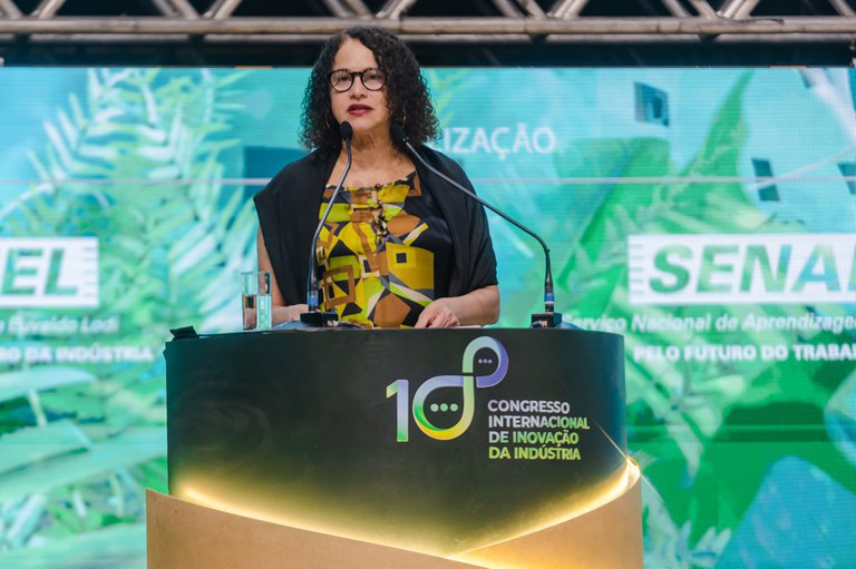 Brasil deve liderar transição enérgica no cenário global, diz Luciana Santos