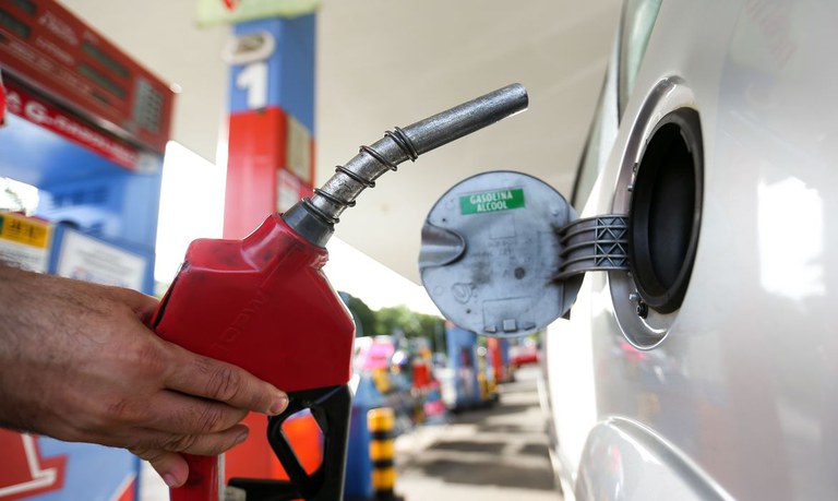ANP divulga fiscalização de combustíveis em 13 unidades da Federação