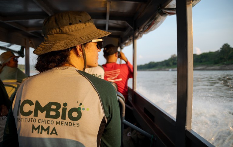 ICMBio envia à Amazônia equipes para resgatar botos e identificar causas de mortes