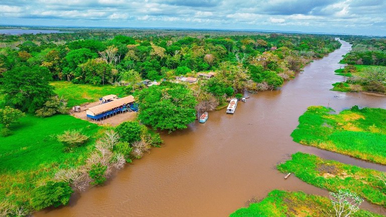 INSS leva atendimento a ribeirinhos no Baixo Amazonas/PA e a passageiros do Trem da Vale (MG)