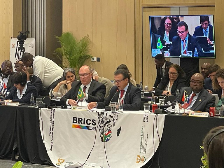 Marinho destaca conquistas do Governo em reunião do BRICS na África do Sul