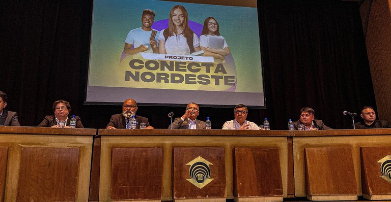 MCom participa de evento com provedores de internet no Ceará