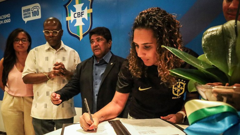 Ministério da Igualdade Racial, do Esporte e CBF assinam acordo contra o racismo no futebol