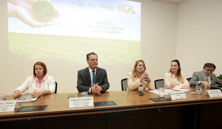 Ministro pede apoio da Embrapa para fortalecer imagem da agricultura brasileira