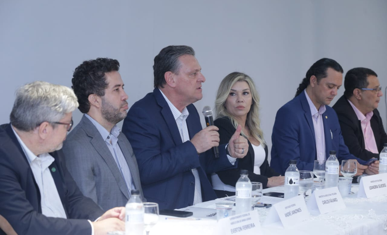Ministro Carlos Fávaro se reúne com lideranças e produtores durante a EXPOPEC