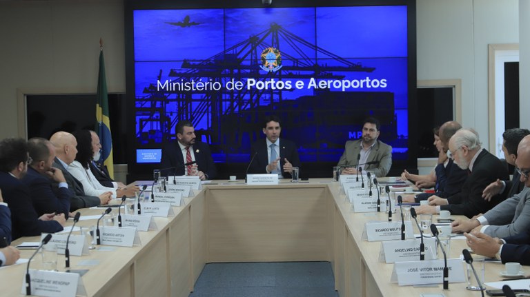 Ministro Costa Filho se reúne com lideranças empresariais do setor de infraestrutura