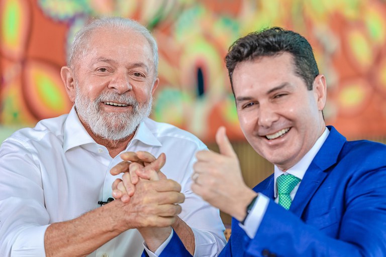 “Todo mundo fica feliz quando tem casa”, diz Lula em entrega de moradias do MCMV