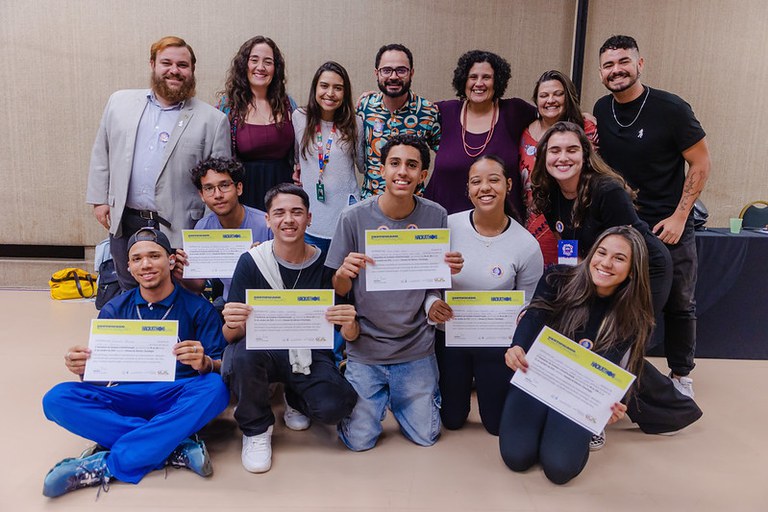 Estudantes participam de hackathon de combate à desinformação sobre vacina
