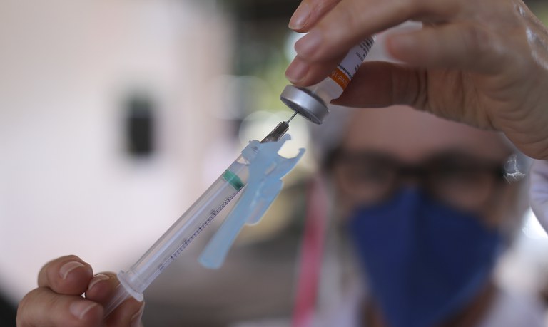 Anvisa define composição das vacinas contra influenza para 2024