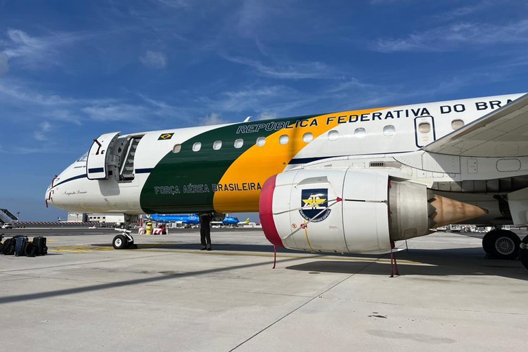 Avião da Presidência para resgatar brasileiros em Gaza chega a Roma