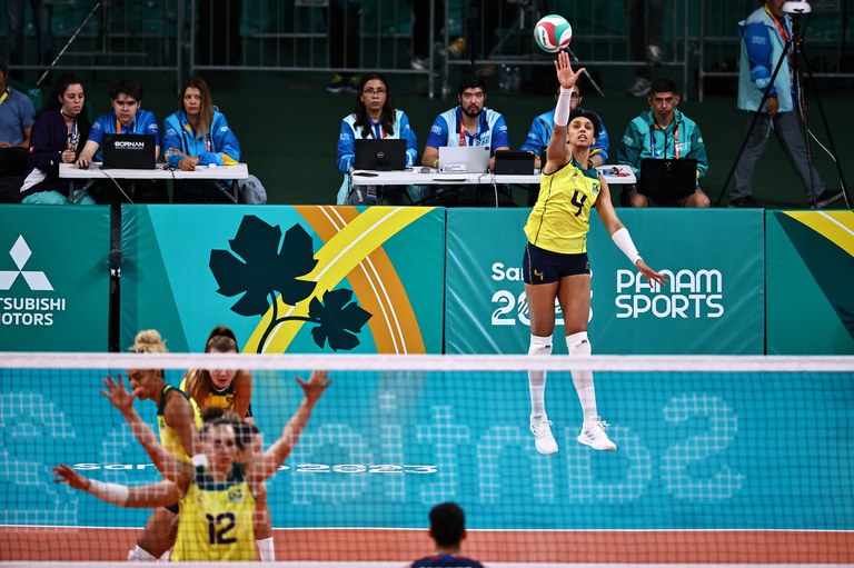 Seleção feminina de vôlei fica com a medalha de prata no