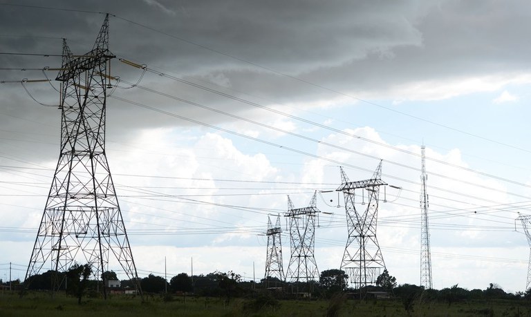 Governo atua para garantir segurança no sistema elétrico durante seca no Norte