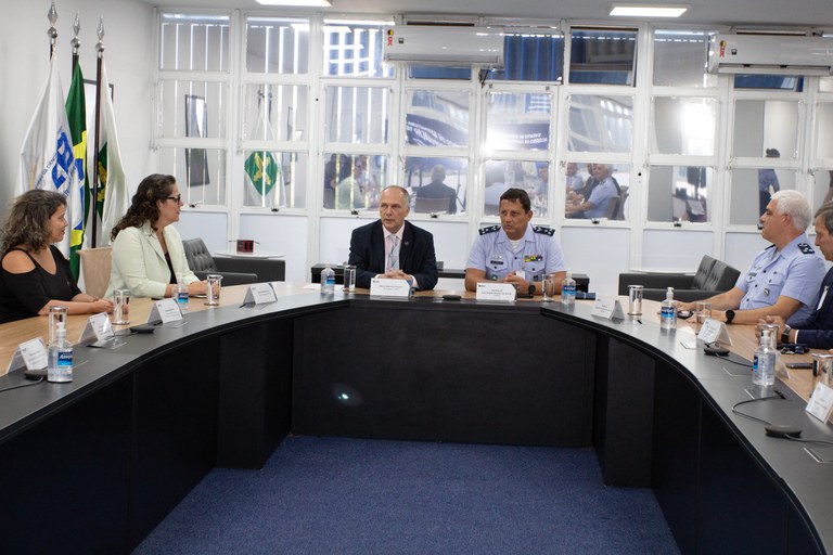 FAB firma parceria com Agência Espacial Brasileira para atividades acadêmicas