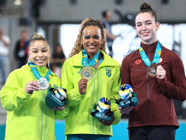 De forma heroica, Brasil conquista ouro e bronze por equipes no