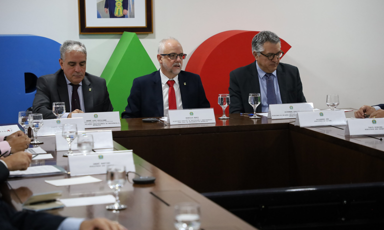 Governo Federal apresenta editais do Novo PAC Seleções em reunião com prefeitos