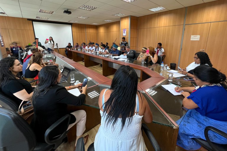 Membros do povo Mura são recebidos pelo Ministério dos Povos Indígenas e Funai