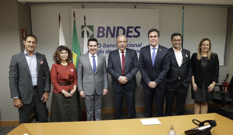 Cidades e BNDES firmam acordo para desenvolver projetos de mobilidade