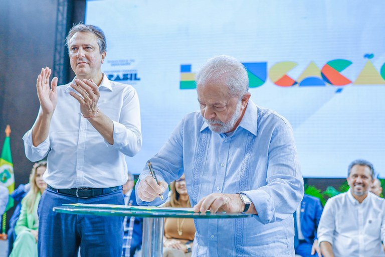 ‘Desenrola do FIES’ para 1,2 milhão já está disponível, reforça Lula