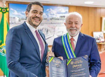 Advogado-Geral da União entrega título de Grão-Mestre da Ordem do Mérito da AGU ao presidente Lula