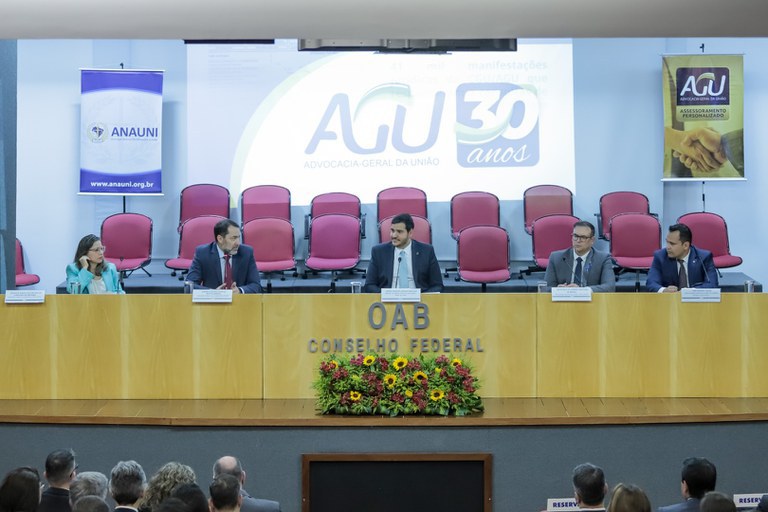 AGU lança compêndio com perguntas e respostas mais frequentes sobre contratações e administração pública