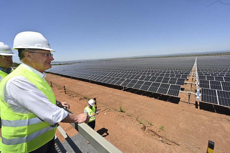 Alckmin inaugura megausina de energia solar em MG