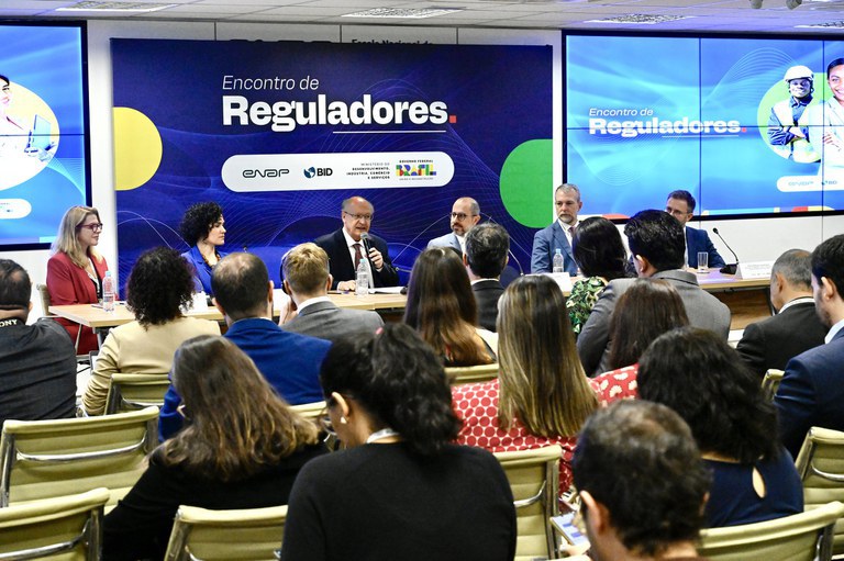 Alckmin participa de encontro para debater melhorias regulatórias