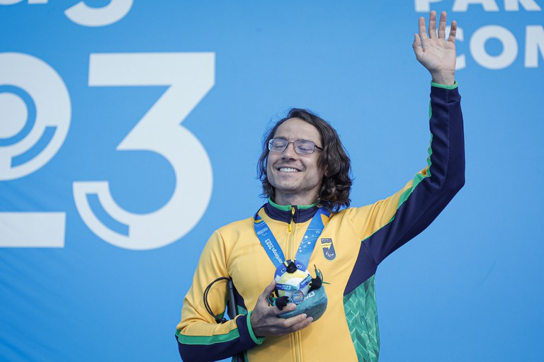 Brasil domina a piscina de Santiago e se despede da natação com 67 ouros e 120 pódios