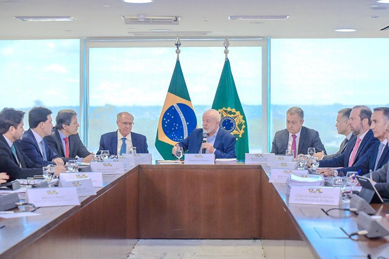 Em reunião com Lula, ministro Silvio Costa Filho apresenta ações e investimentos do MPOr
