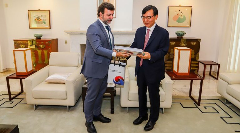 Embratur e Embaixada da Coreia do Sul discutem projetos de audiovisual para fortalecer o turismo