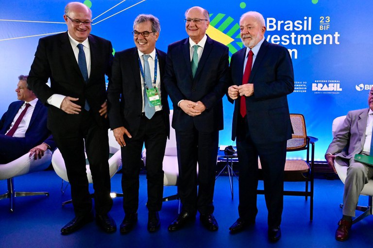 Este é o momento de investir no Brasil, dizem Lula e Alckmin a investidores