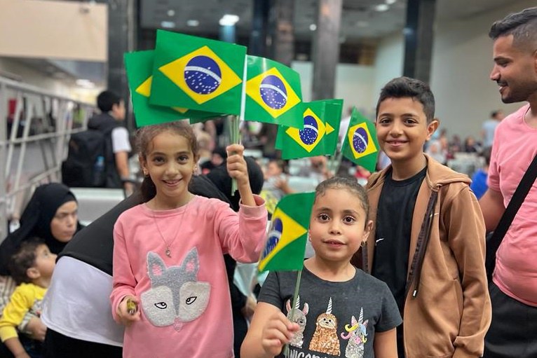 Grupo de brasileiros de Gaza segue para o Cairo. Retorno ao Brasil está previsto para segunda (13)