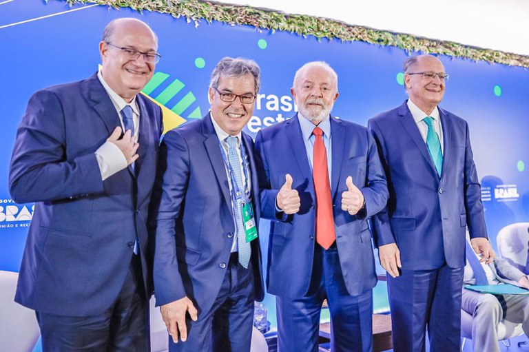 Lula e ministros participam de fórum para atrair investimentos estrangeiros