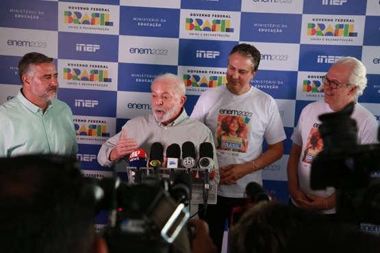 Lula visita Inep para acompanhar monitoramento do Enem